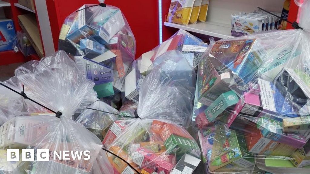 英国北安普顿警方查获9000英镑非法电子烟