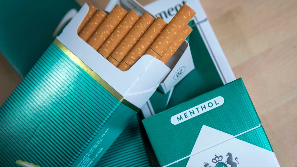 Posible retraso en la prohibición de cigarrillos de menta aumenta preocupaciones.