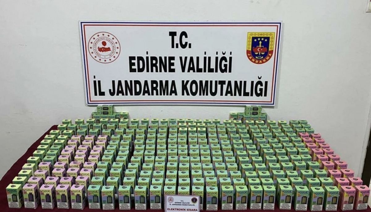 La Policía Turca se incauta de 327 cigarrillos electrónicos VOZOL en una residencia en Edirne.