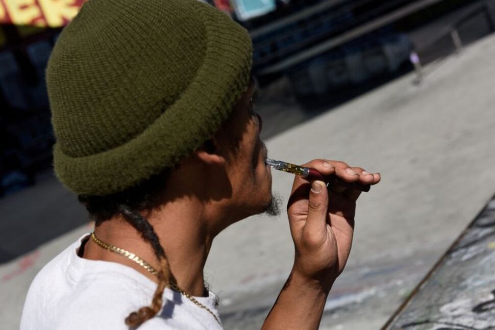 印尼特加尔海关成功查获数百万支非法烟草