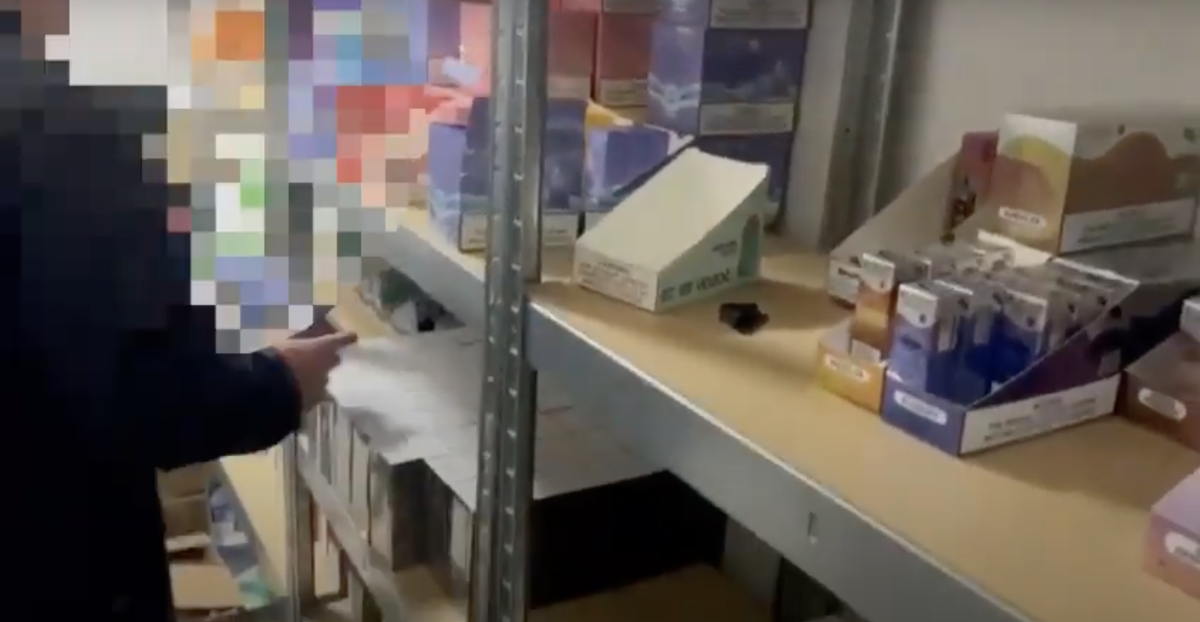 Las autoridades de Ucrania incautan una red de cigarrillos electrónicos ilegales valorada en millones.