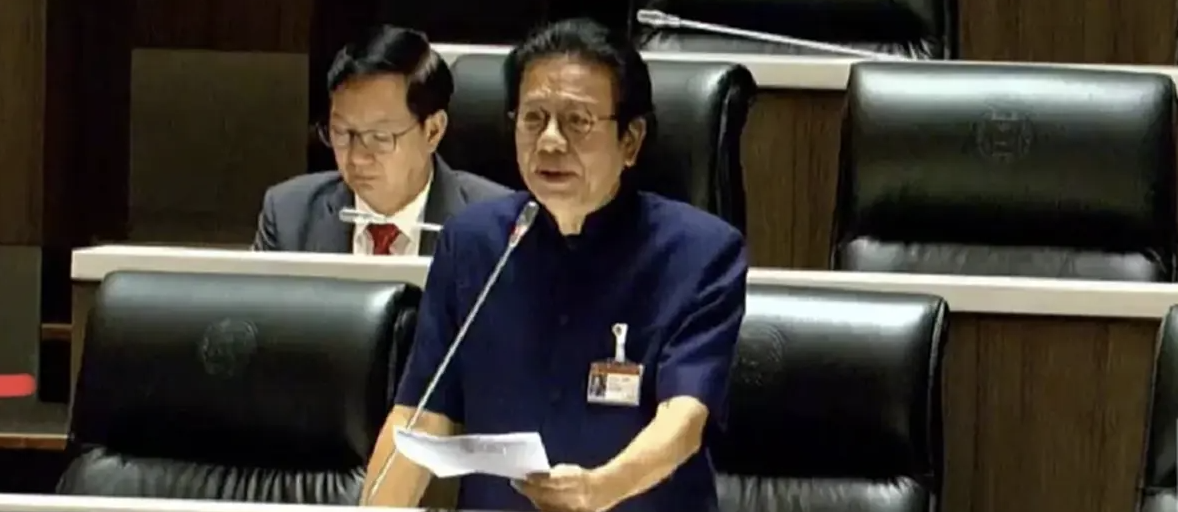 La Asociación de Estudiantes de Medicina de Tailandia pide un Parlamento libre de humo.