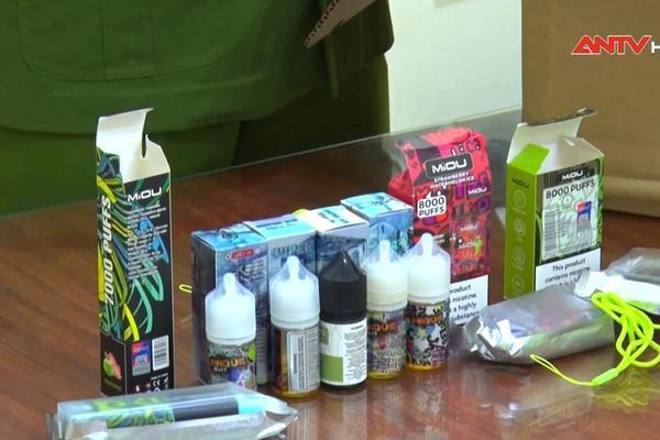 Lote incautado de cigarrillos electrónicos y líquidos sin identificar en Vietnam.
