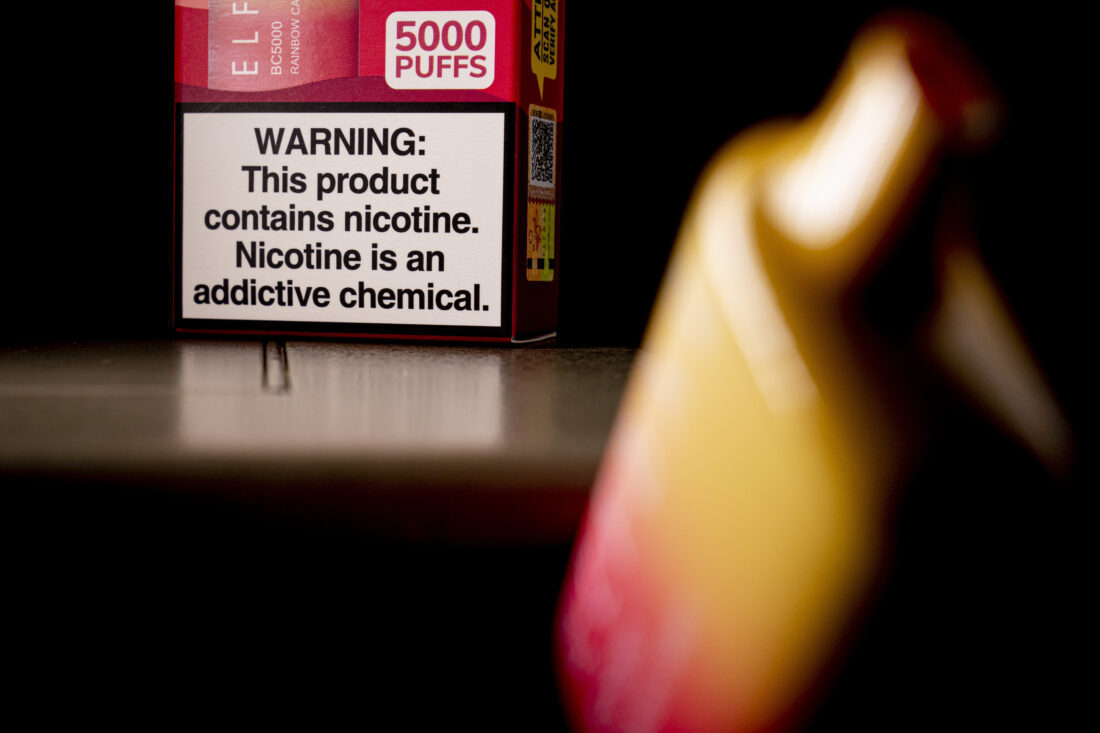 El Senador de Nueva York propone legislación para prohibir los cigarrillos electrónicos desechables.