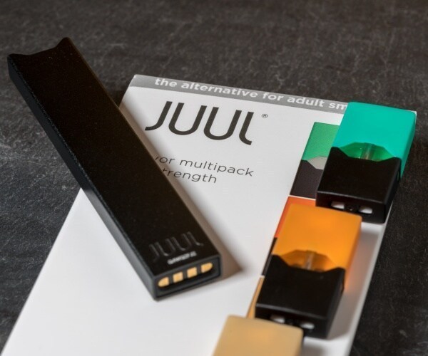 JUUL Labs solicita autorización a la FDA para cápsulas de cigarrillos electrónicos con sabor a menta.