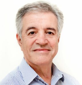 El experto australiano en control del tabaco, Colin Mendelsohn, anunció su retiro.