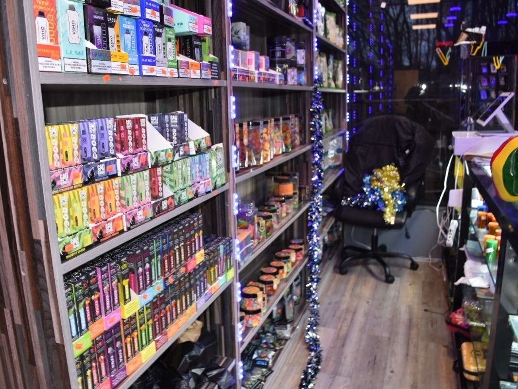 美国康涅狄格州警方突查烟草店 查获部分非法产品