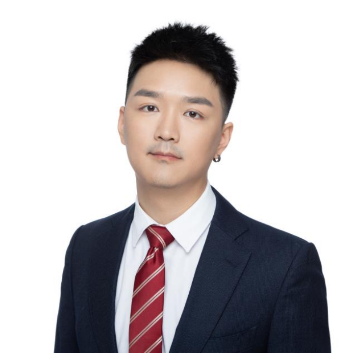 2FIRSTS国际站主编朱泓旭在俄罗斯展会发表主题演讲 分享全球电子烟现状与趋势