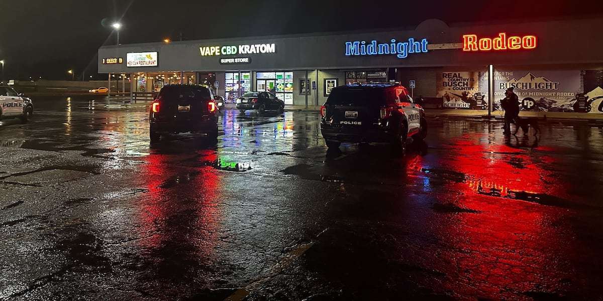 Suspects Wanted for Armed Robbery at E-cigarette Store