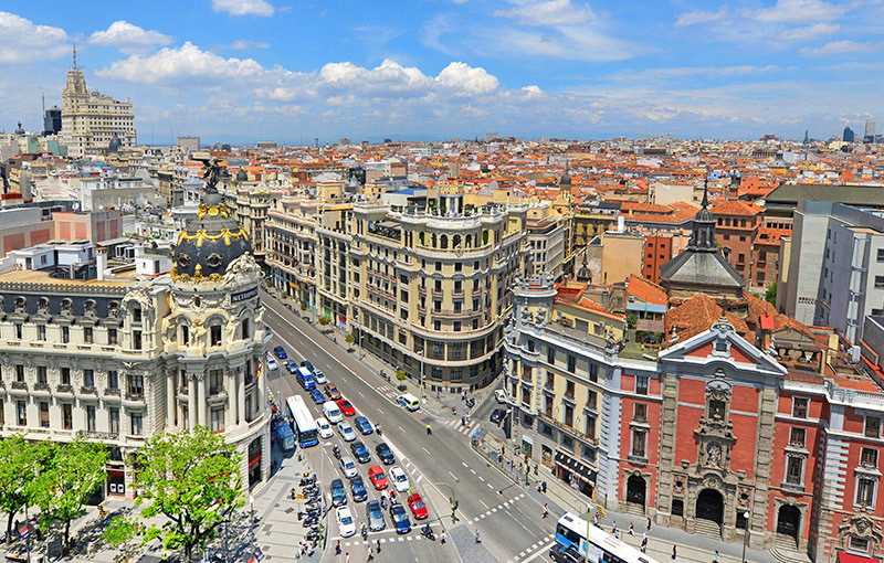 Regulaciones previstas para supervisar los cigarrillos electrónicos en España.