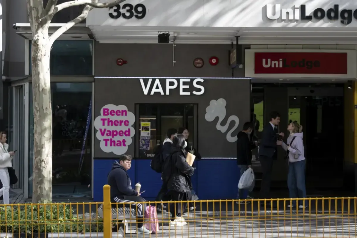 Australia Bans Import of Disposable E-Cigarettes Starting 2024