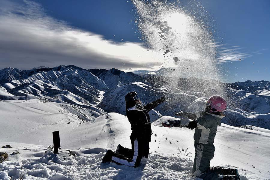 男子躲火车厕所吸食“上头电子烟”被当场抓获