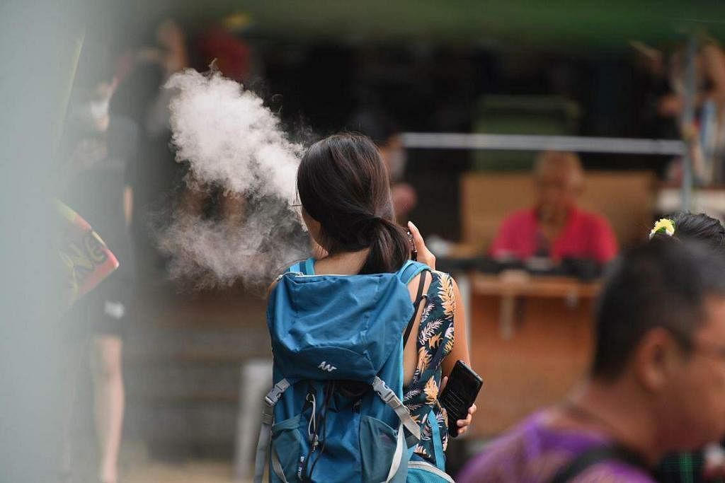 2FIRSTS Strict Scrutiny on E cigs at Singapore Changi Airport