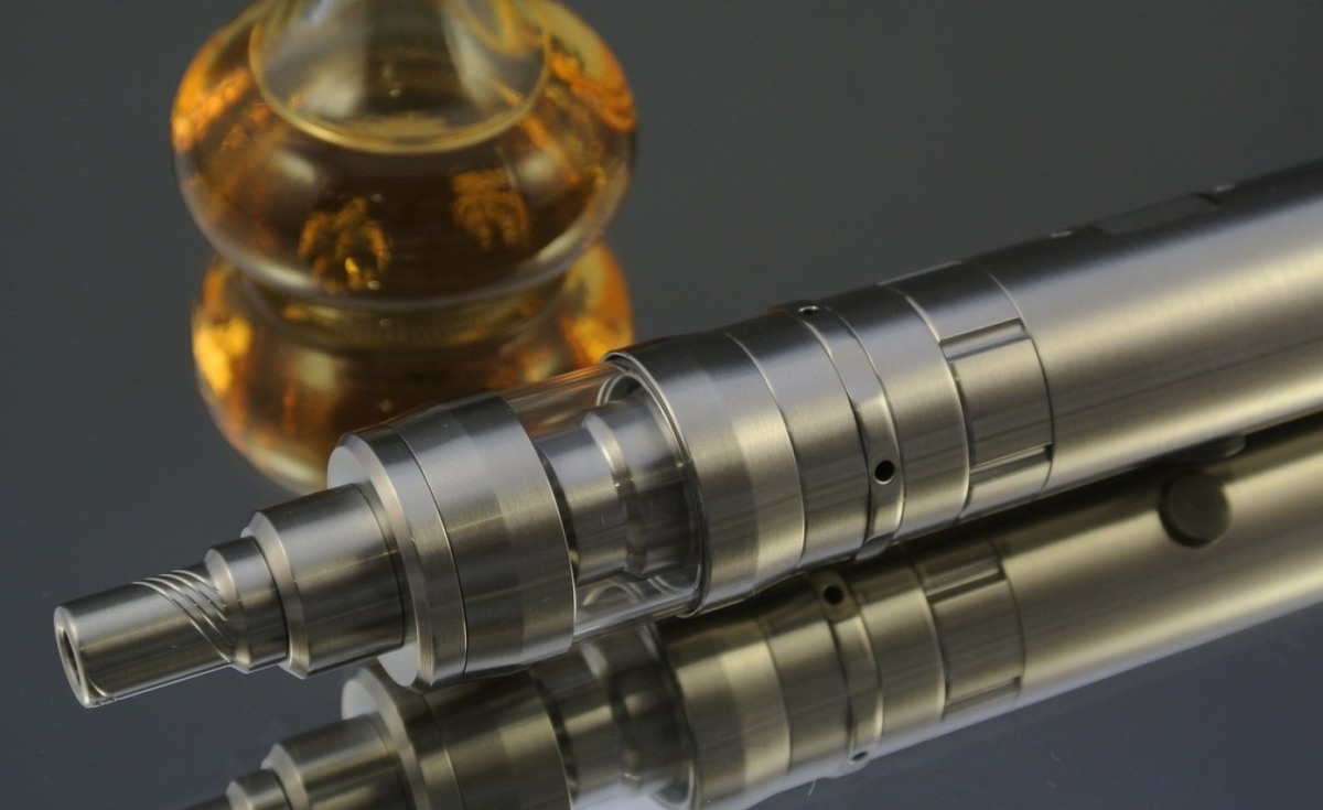 Desafíos en la imposición de impuestos a los cigarrillos electrónicos y productos HNB en Sudáfrica.