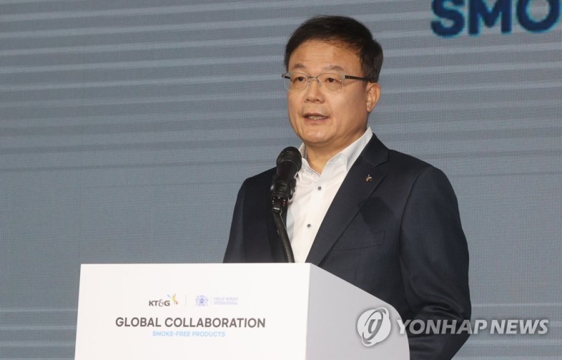 KT&G业绩下滑、股价下跌 总裁白福仁应否连任引发争议