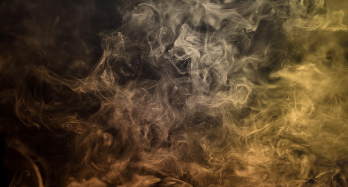 Letonia aprueba ley que restringe la venta de tabaco a menores y cigarrillos electrónicos con sabores.