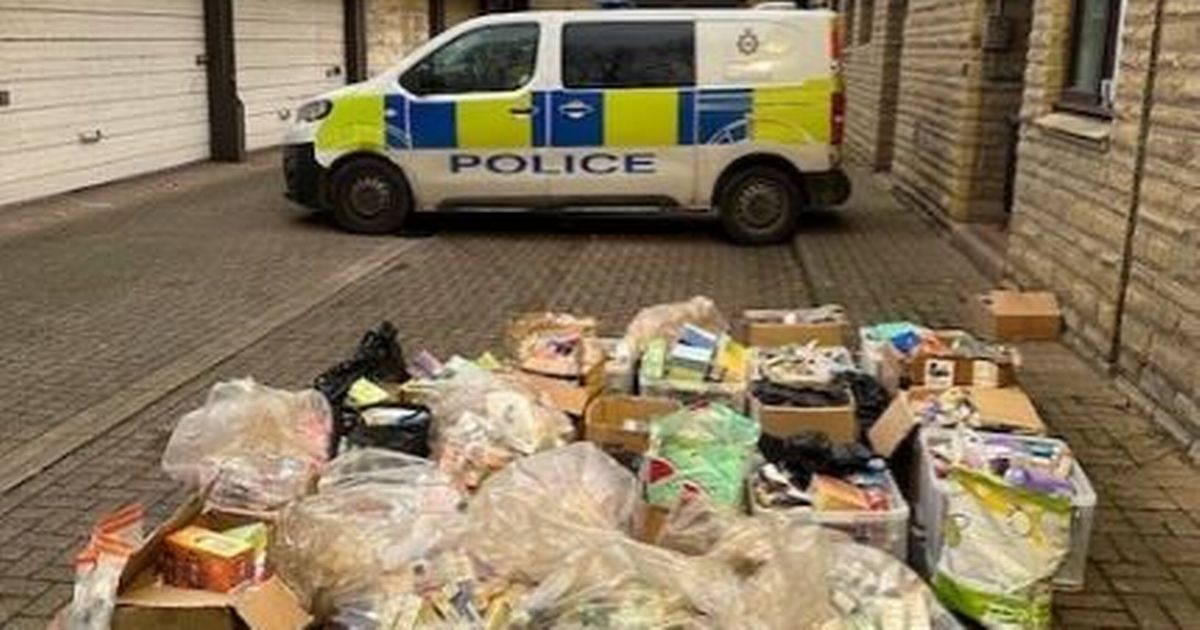 英国约克郡商店涉嫌向儿童非法销售电子烟 警方突击搜查查获5000余个
