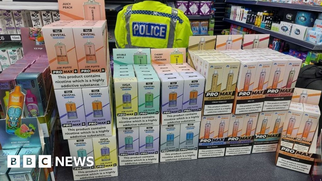 英国警方揭露黑市烟草交易：赫德斯菲尔德商店藏匿非法烟草价值上千英镑