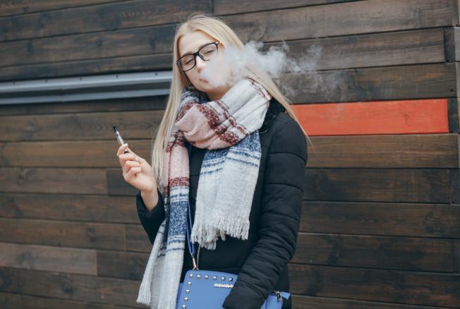 El gobierno de Letonia fortalece el control del tabaco para proteger los derechos de los no fumadores.