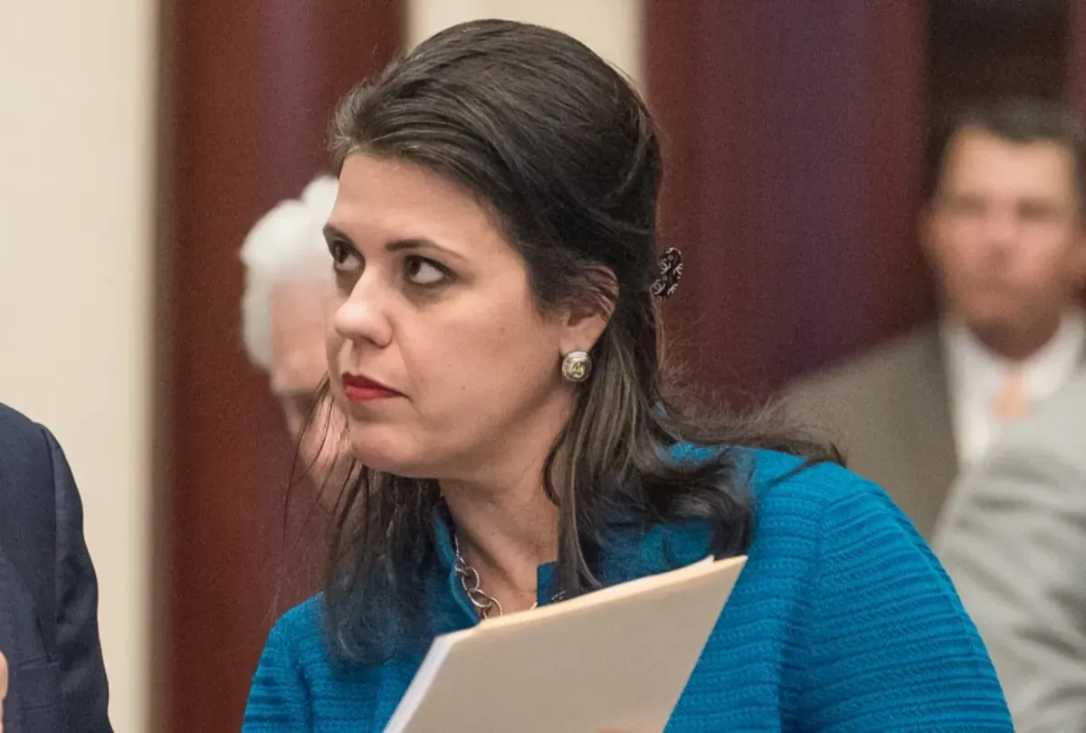 Comité Ambiental de Florida respalda medidas para regular fumar en los parques estatales.