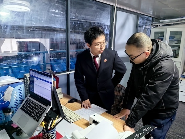Persecución de la venta ilegal de cigarrillos electrónicos en Shanghai: Un estudio de caso