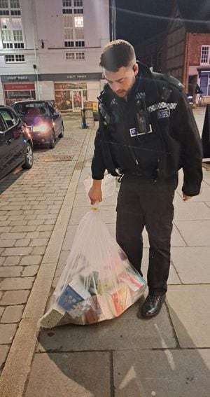 La policía británica incauta £3000 en cigarrillos electrónicos ilegales en Shrewsbury