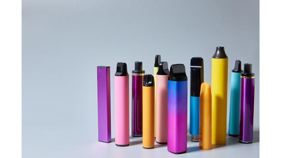 Minorista del Reino Unido multado por vender cigarrillos electrónicos a niños menores de edad