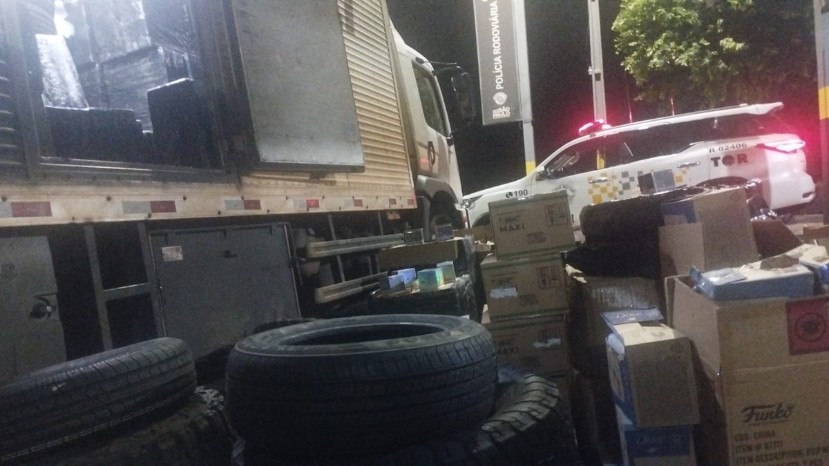 巴西警方查获近5万支走私电子烟 一名男子被捕