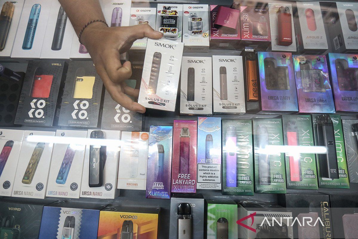 Cigarrillo electrónico no es efectivo para dejar de fumar: Experto advierte.