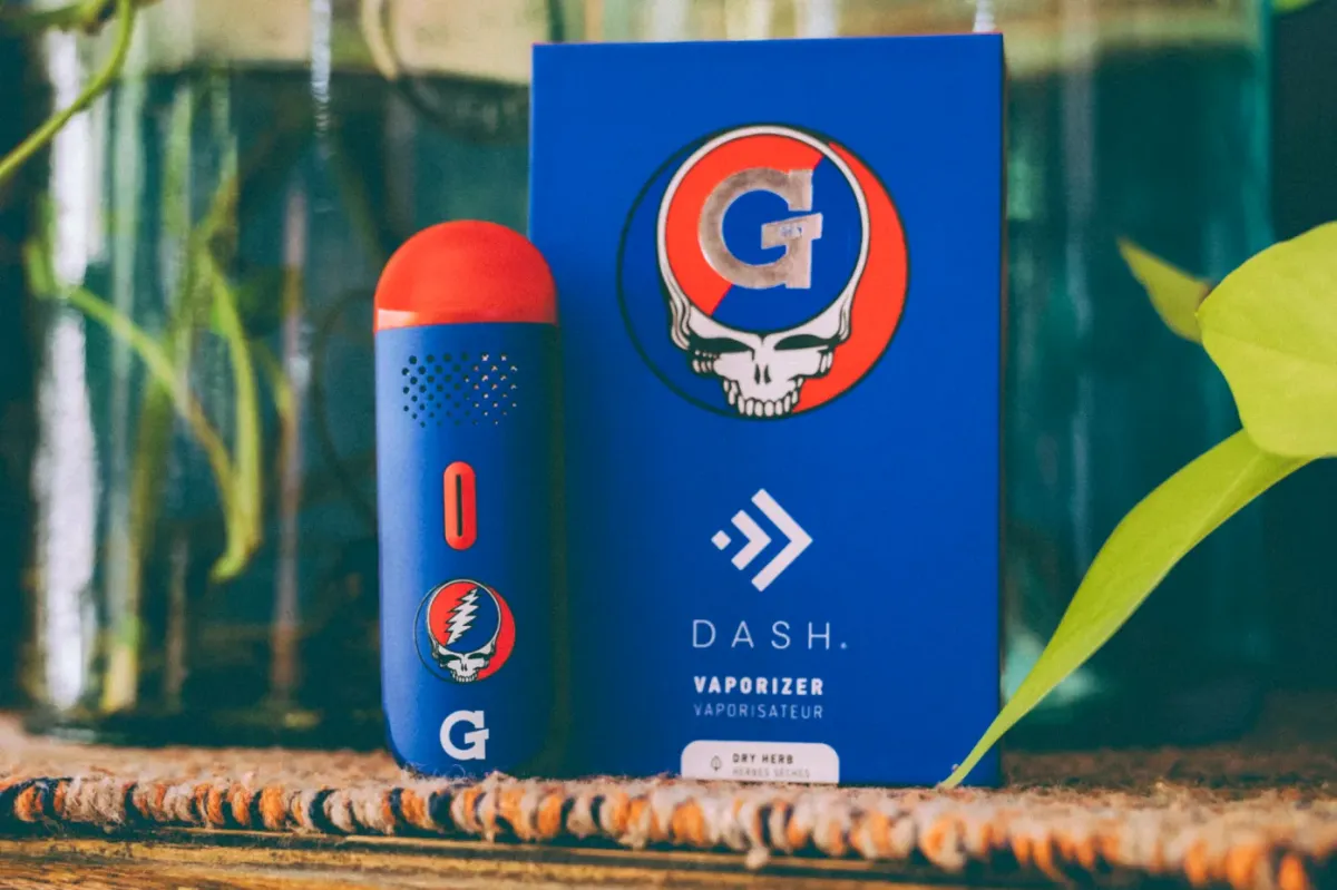 联名、女性主义、设计师“高定”: 新型烟草的外观将卷向何方?