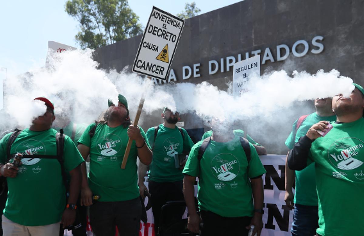 Protesters in Mexico Rally against E-cigarette Ban Amendment