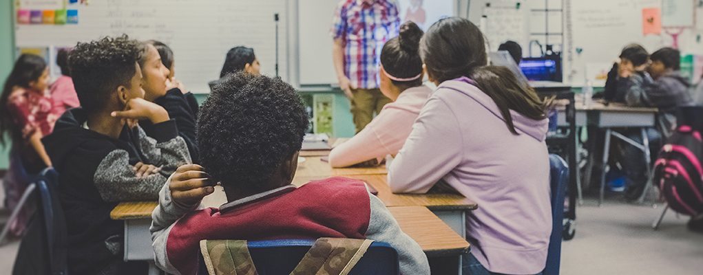 La Asamblea del Estado de Nueva York está presionando para prohibir la venta de cigarrillos electrónicos a menores de edad.