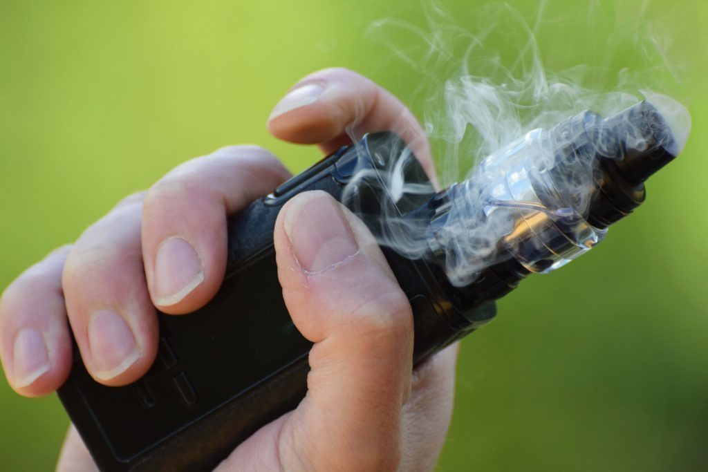 Nueva Jersey requerirá firma para pedidos de entrega de cigarrillos electrónicos.