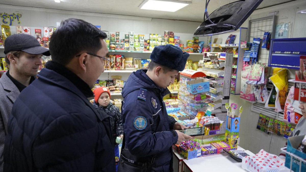 Represión de productos de tabaco ilegales en Astaná, Kazajistán