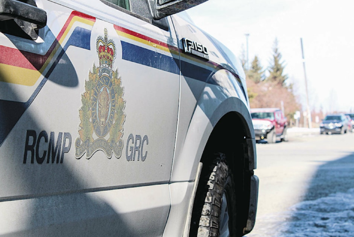 Arrest of Suspects with Nicotine Products in Canadian Vehicle