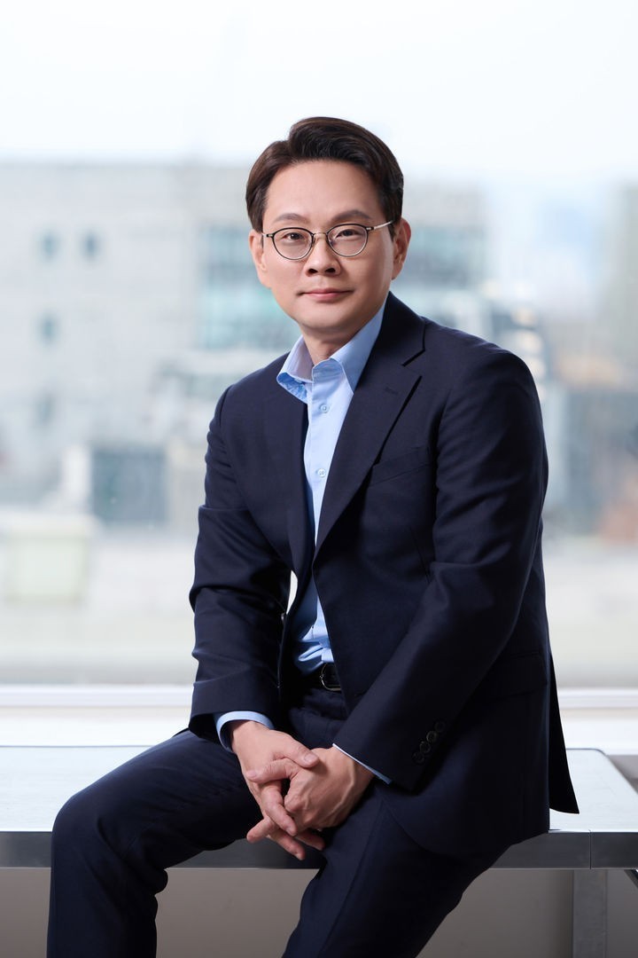 Bang Kyung-Man demuestra liderazgo responsable con la compra de acciones.