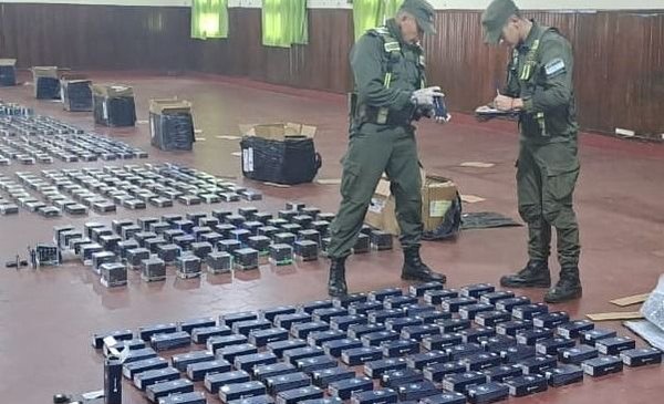 阿根廷警方查获近3000支非法电子烟