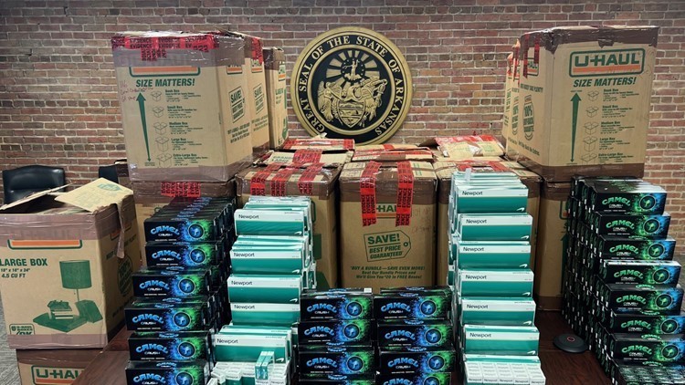 Autoridades de Arkansas incautan más de 27,000 paquetes de tabaco ilegal en una redada.