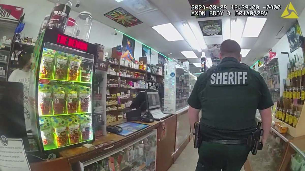 美国佛罗里达州一地严查未核实年龄销售的电子烟店