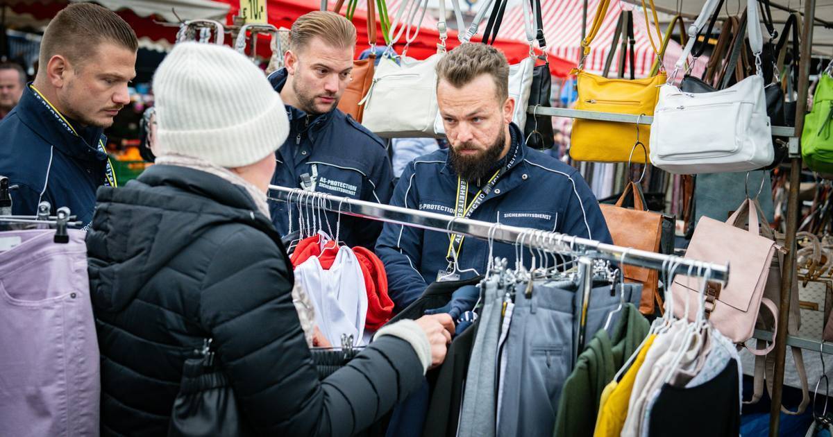 Crackdown on Counterfeit Goods and Unauthorized E-Cigarettes in Flea Market in Germany