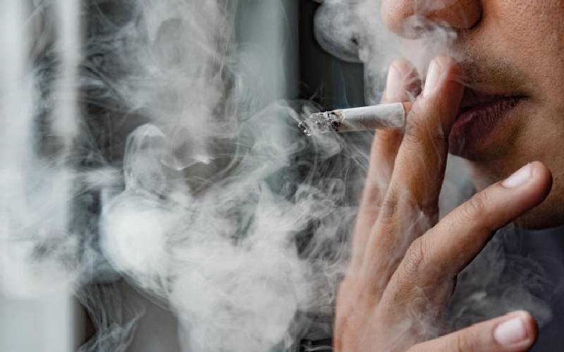 Nuevas regulaciones requieren imágenes de advertencia de salud en productos de tabaco.