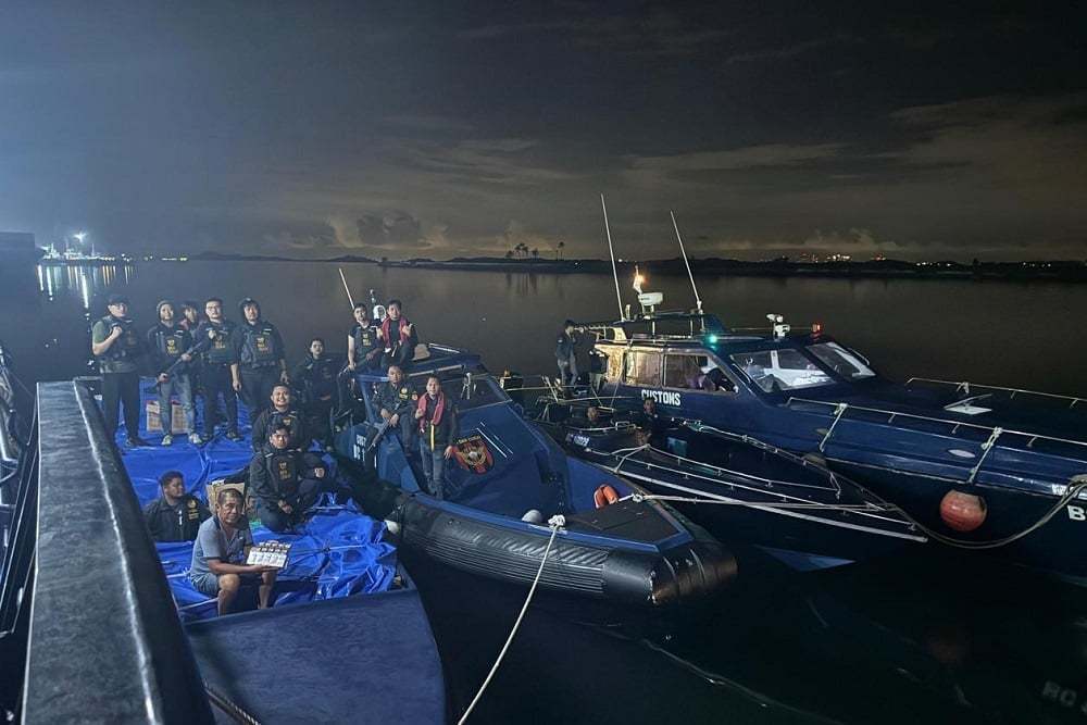 Indonesian Customs Seize Smuggling Ship with Contraband Tobacco