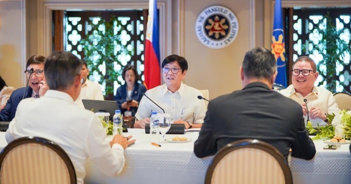 El Presidente de Filipinas hace un llamado para fortalecer los esfuerzos contra el contrabando de tabaco.