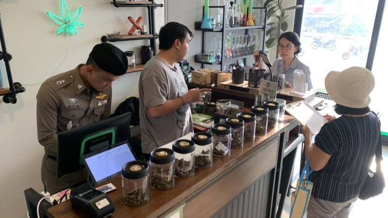 Illegal E-cigarette Sales Arrested at Phuket Airport Beach
