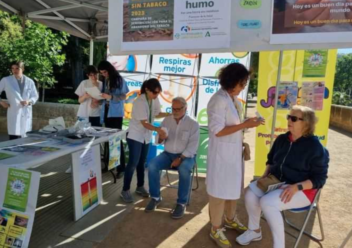 Evento de concienciación sobre los cigarrillos electrónicos en Granada antes del Día Mundial sin Tabaco.