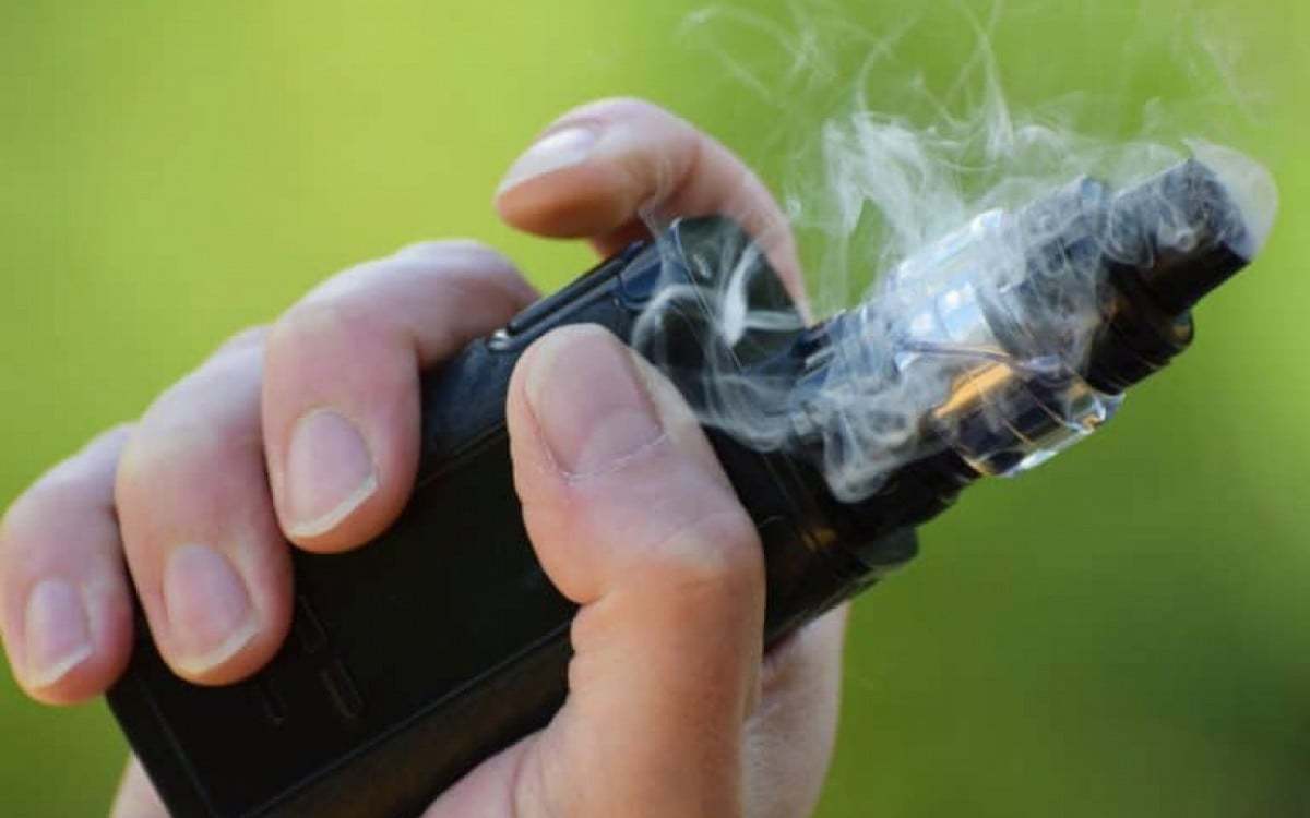 Brasil intensifica la prohibición de los cigarrillos electrónicos para proteger la salud pública.