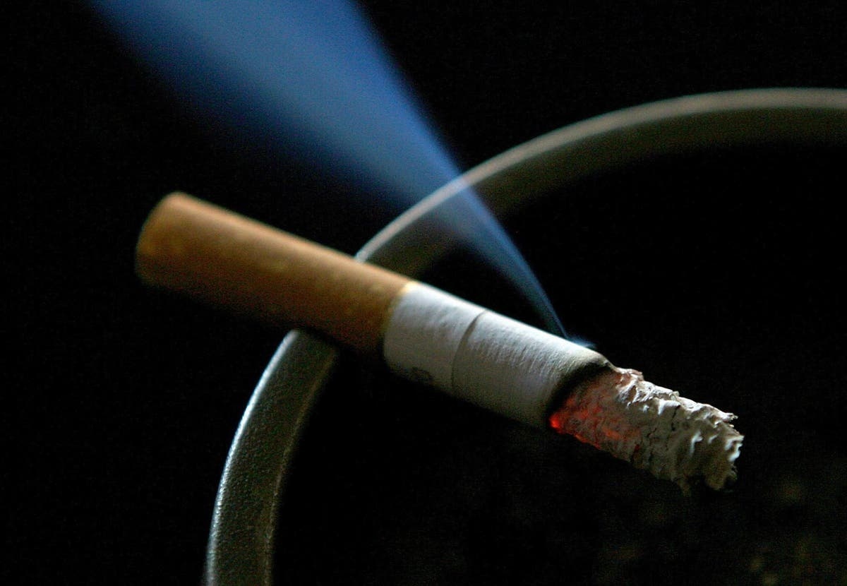 Auge de los cigarrillos electrónicos desechables entre los jóvenes en Inglaterra