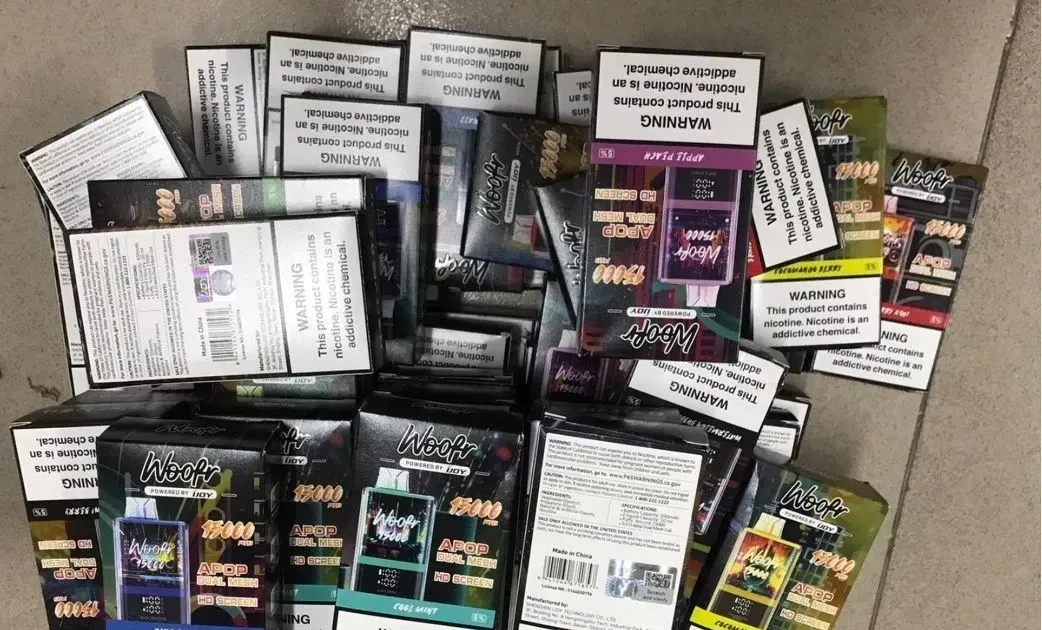 Las autoridades de Vietnam toman medidas enérgicas contra la venta ilegal de cigarrillos electrónicos en Facebook.