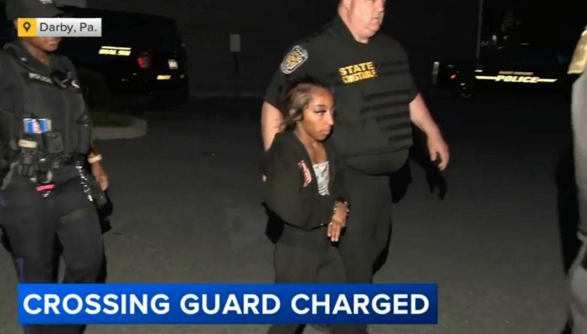 美国宾夕法尼亚州学生返校途中被提供电子烟 交通指挥员被捕