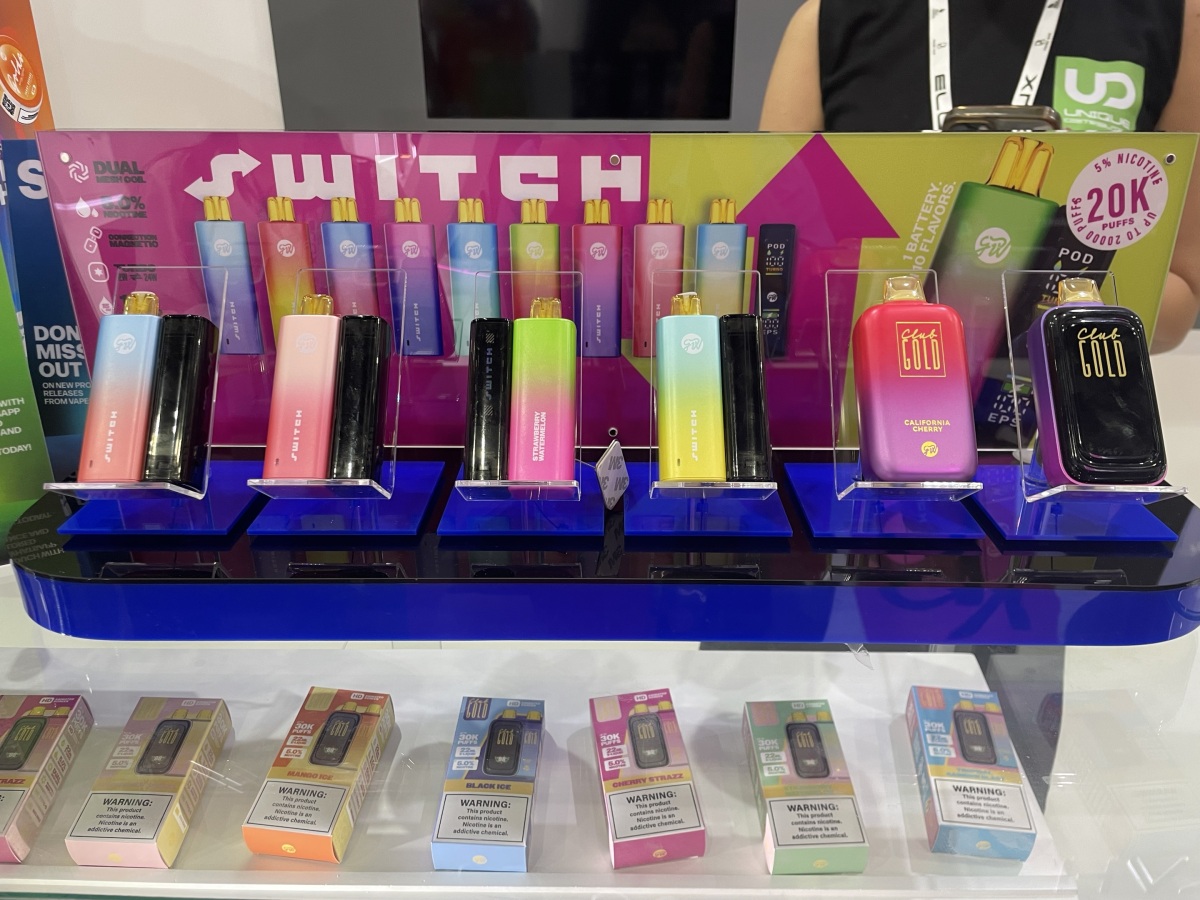 思摩尔、赛尔美、OXBAR、IZY等在迪拜展推出磁吸式电子烟产品